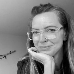 Jennifer Van de Pol